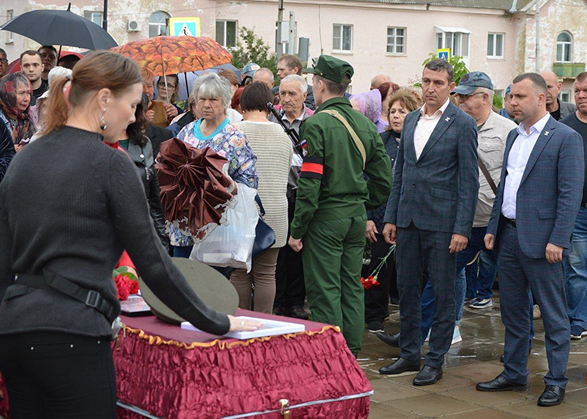 Под Вольском простились с погибшим в СВО добровольцем