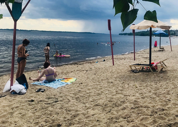 На пляже в Вольске появятся площадки для футбола и волейбола