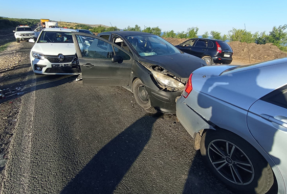 В Вольском районе столкнулись пять автомобилей