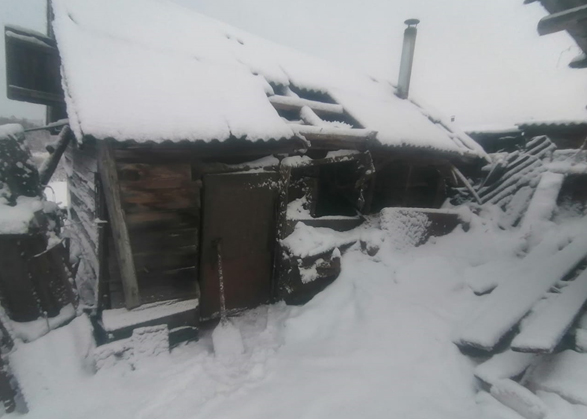 В Вольском районе у бани погорела крыша