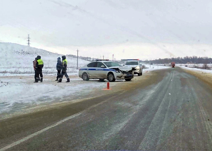 Полицейский автомобиль из Вольска протаранил Haval