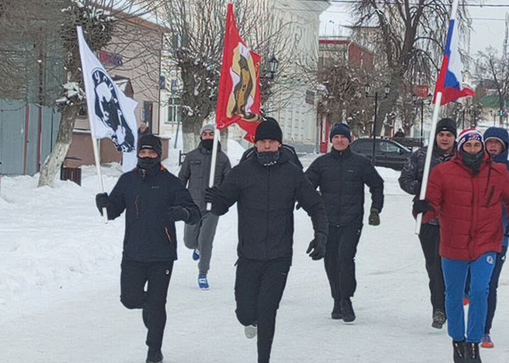 Борцы за трезвость с флагами пробежали по центру Вольска