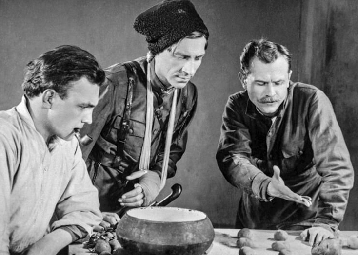 В фильме «Чапаев» снимался служивший в Вольске актер