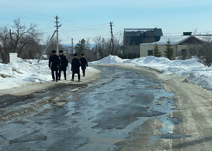 На улицах Вольска не могут разъехаться автомобили