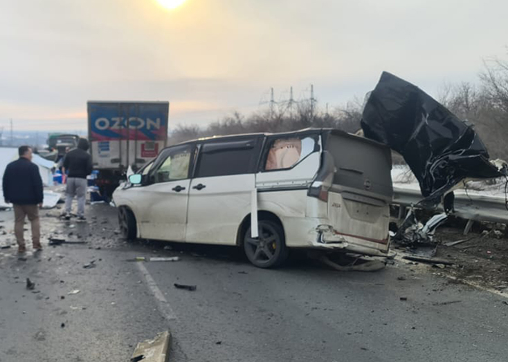 В ДТП под Вольском разорвало на части грузовик Ozon