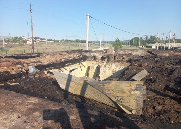 Под Вольском сгорело здание закрытого техникума