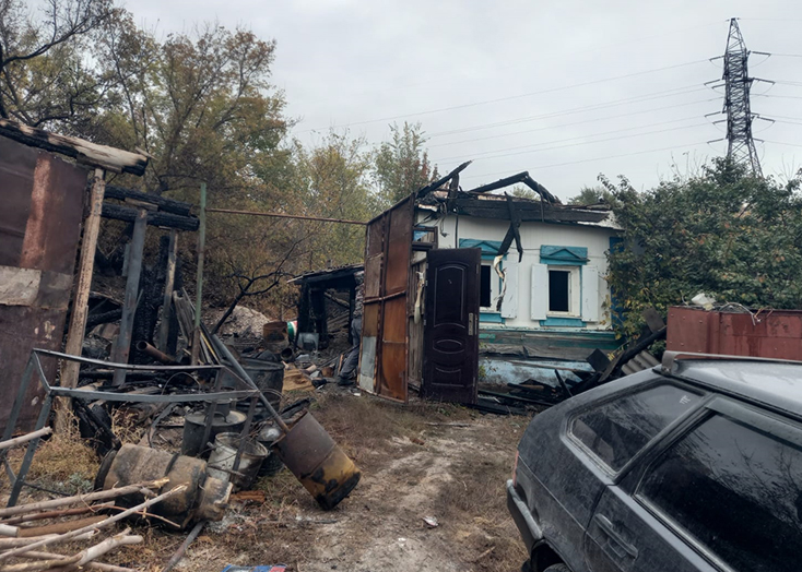 В Вольске от бани загорелся жилой дом и сараи