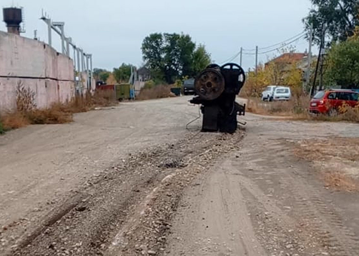 В Вольске жалуются на гарь от сгоревшей маслобойни и изуродованную дорогу