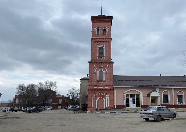 В Вольске за 190 тысяч рублей продают пожарную каланчу XIX века