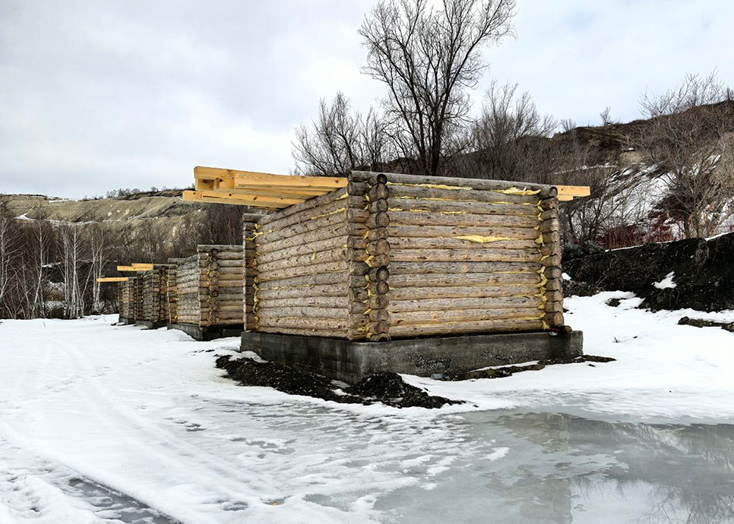 В меловом карьере Вольска поставили срубы