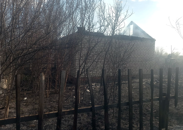 В Вольском районе сгорели две соседние дачи
