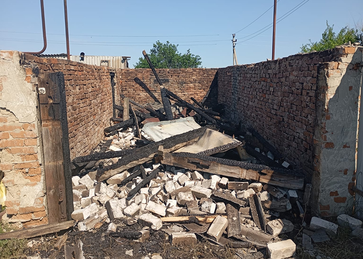 В Вольском районе у учительницы сгорел гараж