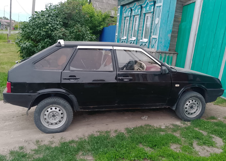 Вольская молодежь из-за дискотеки изуродовала диджею машину
