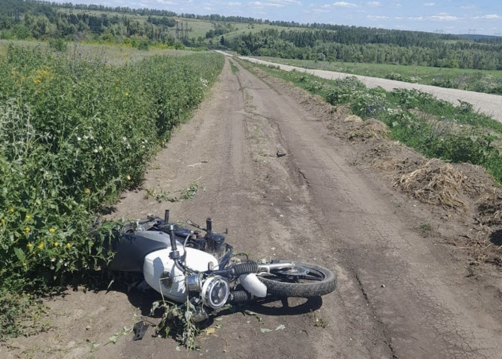 В Вольском районе на мотоцикле разбилась 20-летняя девушка
