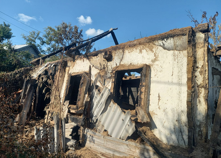 В Вольске сгорел дом после визита неустановленных лиц