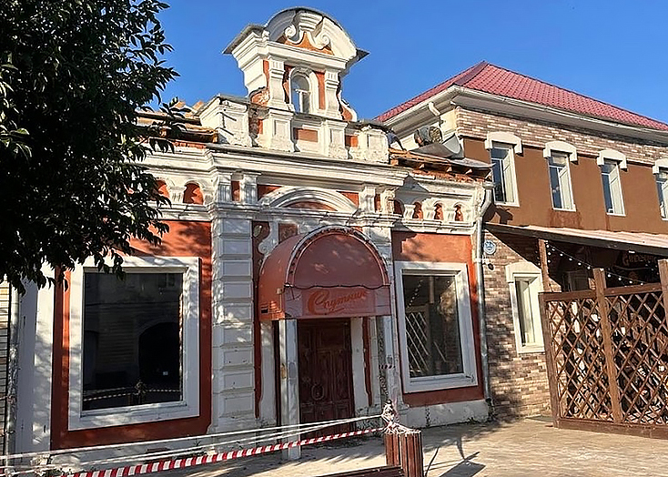 Уникальный исторический особняк в Вольске ремонтируют без разрешений