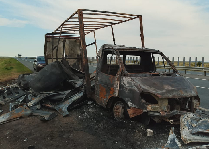 На трассе в Вольском районе сгорела «Газель» с запчастями
