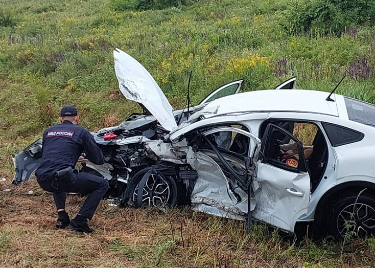 В Вольском районе дети и взрослые пострадали в лобовом столкновении