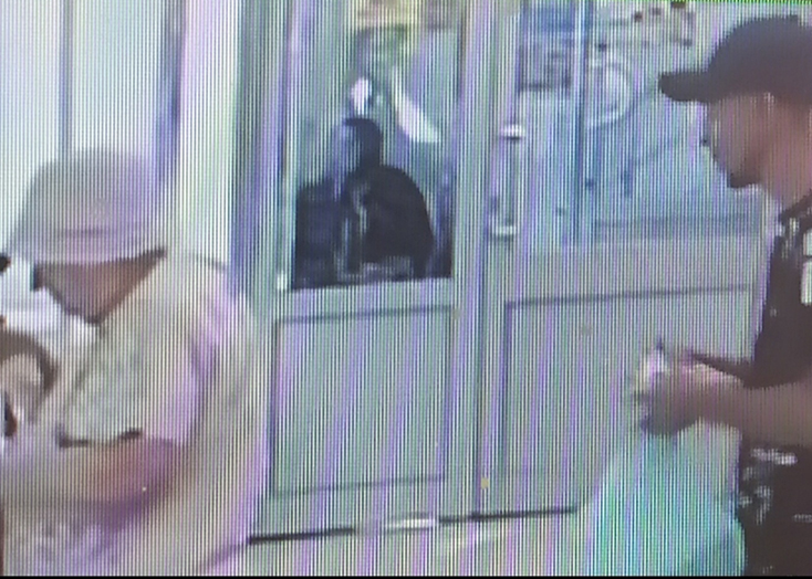 Жители Вольска расплатились в «Победе» забытой на терминале картой