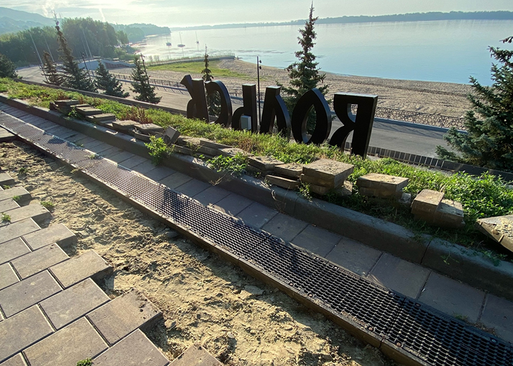 Саратовскую фирму заставили переложить тротуарную плитку в Вольске