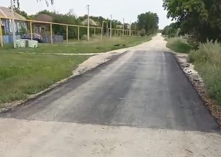 Ремонт куска дороги в вольском селе сравнили с анекдотом