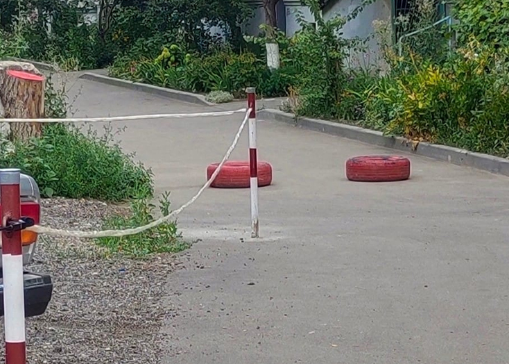 Жители Вольска протестуют против захвата земли во дворах под парковки