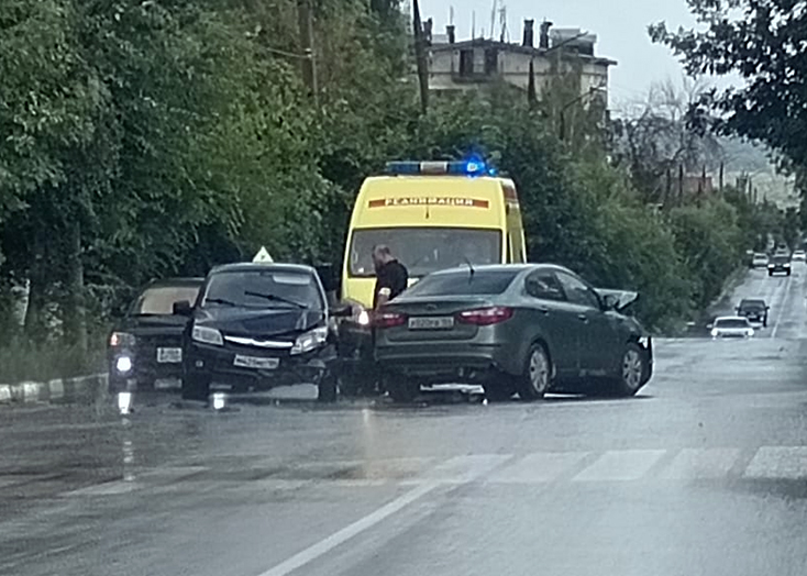 В Вольске учебная машина автошколы попала в массовое ДТП