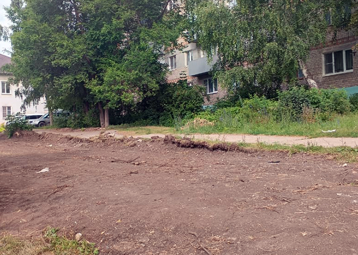 Жители Вольска возмутились платной парковкой у пятиэтажного дома