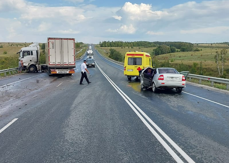 В Вольском районе два водителя погибли в массовом ДТП с грузовиком «Чижика»