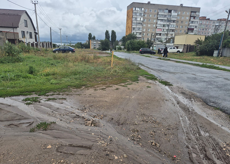 Жители Вольска продолжают жаловаться на потопы во дворах после дождей