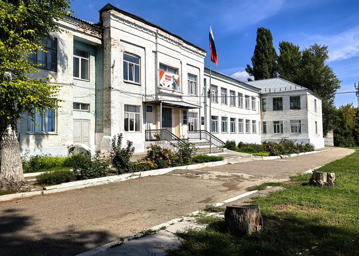 В Вольском районе по проекту Володина отремонтируют территории школ и детсадов