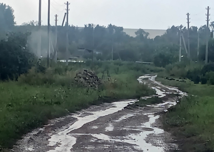 В Вольском районе размыло дорогу на кладбище