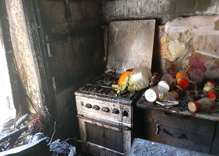 Житель Вольска устроил пожар на кухне и угорел
