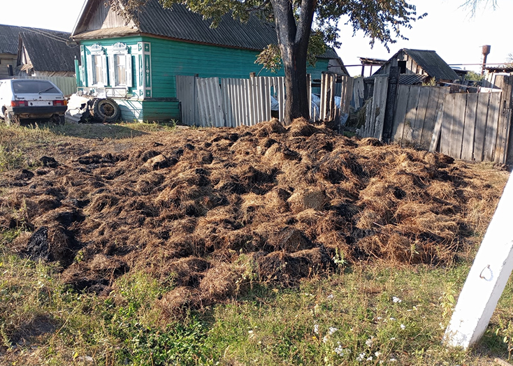 В Вольском районе с помощью окурка сожгли сено у двора