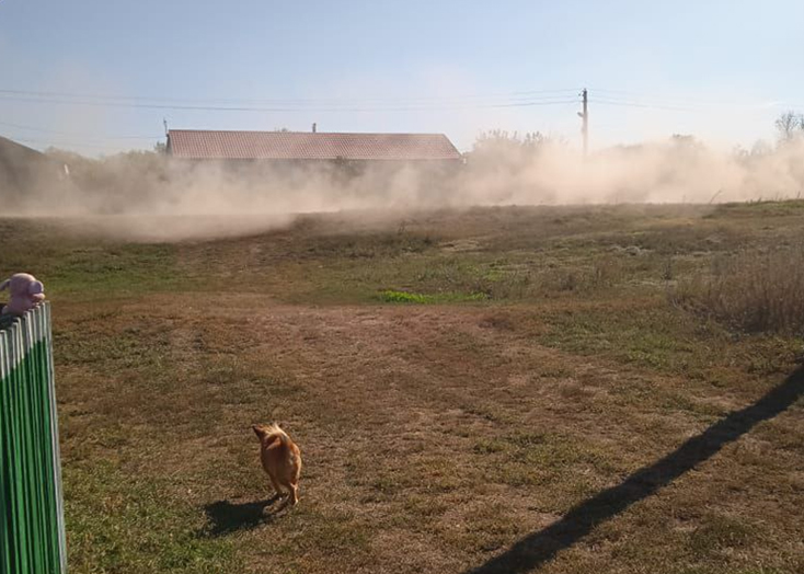 В Вольском районе глава прячется от жалоб на постоянную пыль с дороги
