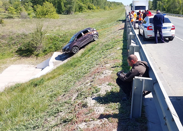 Под Вольском пьяный водитель предложил полицейским взятку в 260 рублей