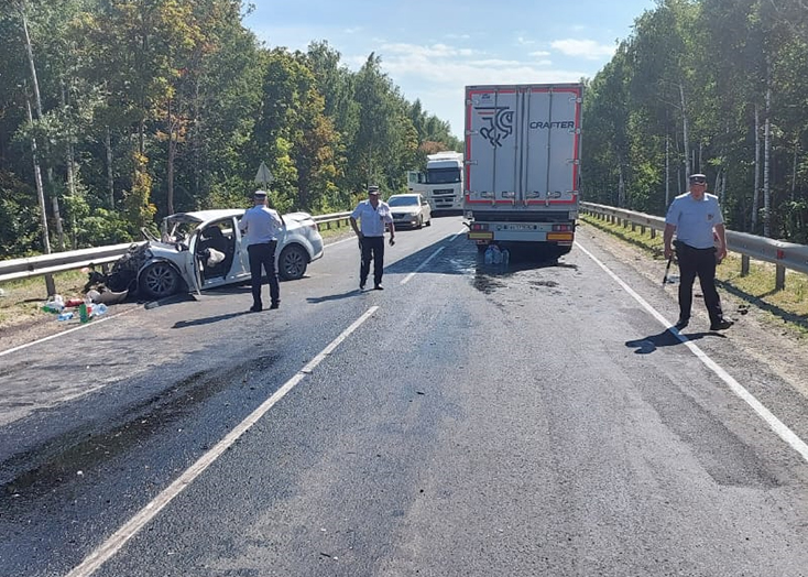 В ДТП под Вольском серьезно пострадали 2 взрослых и 3 детей