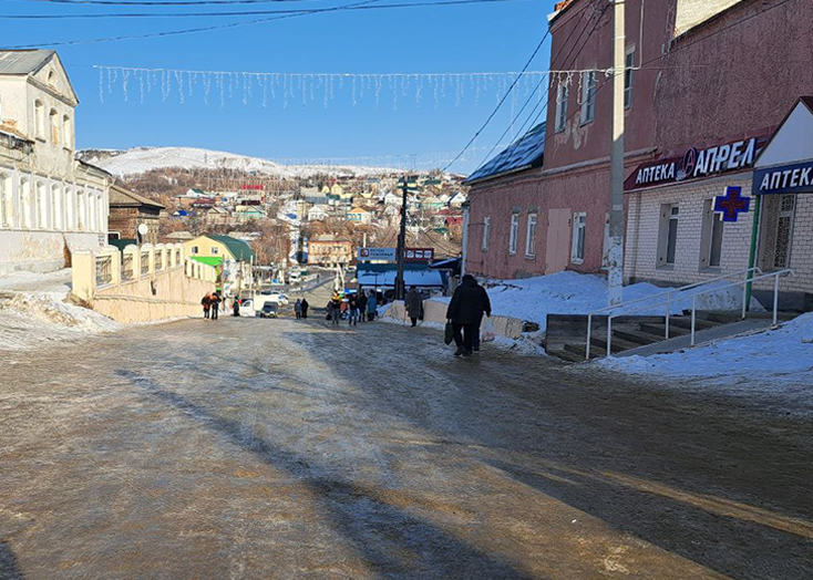 Борьбу с гололедом в Вольске признали неудовлетворительной 86% опрошенных