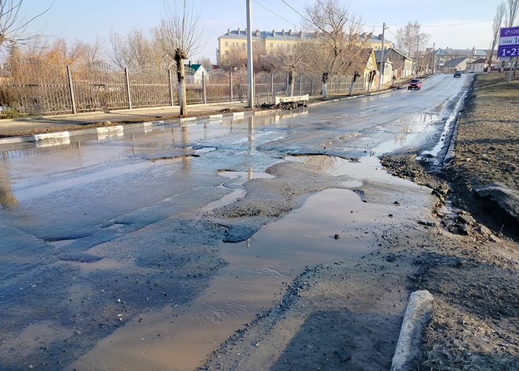 Водители боятся потерять колеса на улицах Вольска