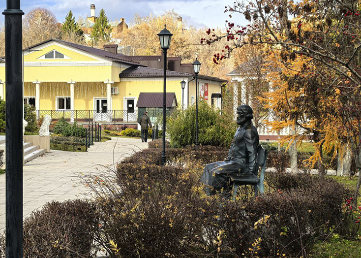 Туристов огорчило неработающее кафе в Вольском городском парке