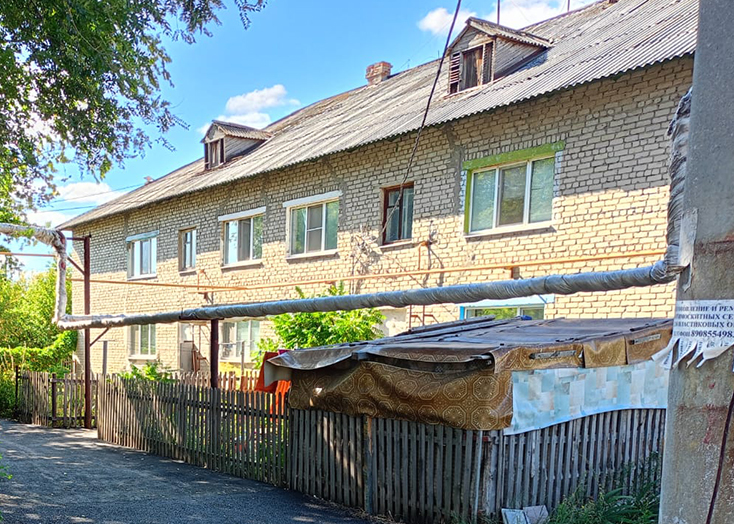 В Вольском районе при ремонте квартиры обвалился потолок