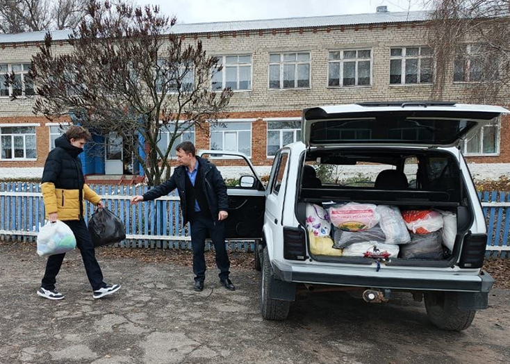 В Вольском районе для участников СВО провели акцию «Бабушкин сундук»