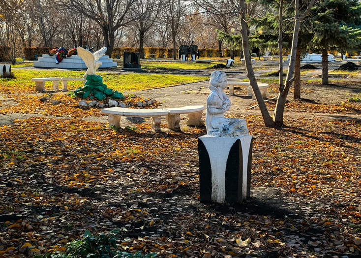 В Вольске разбили фонари в парке героев