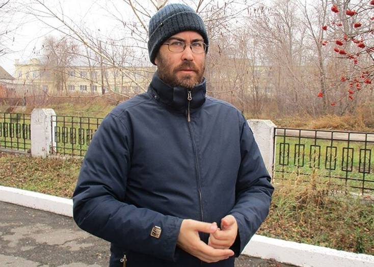 Овдовевшему вольскому священнику требуется помощь на лечение сына от саркомы