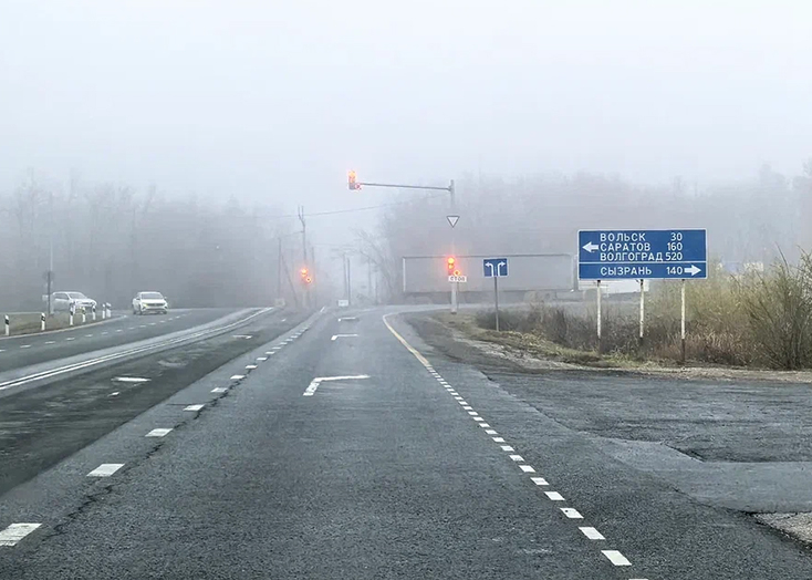 На трассе в Вольском районе в тумане опрокинулся «Форд»