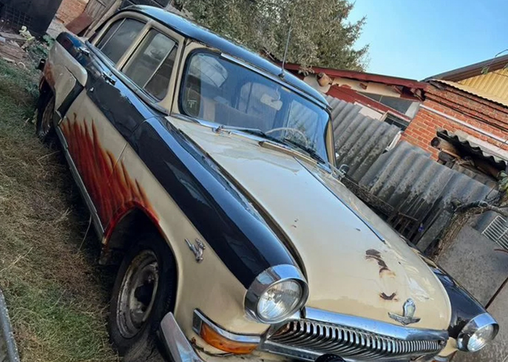 В Вольске за 100 тысяч рублей продают ретроавтомобиль 1962 года выпуска