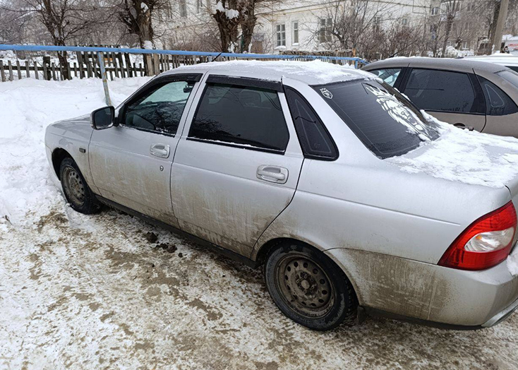 Вольчанина лишили «Приоры» за долги по алиментам 8-месячной дочери
