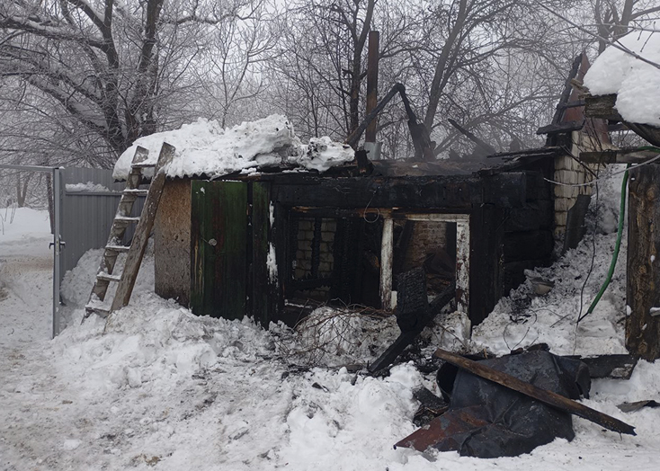На Привольске полностью сгорела баня