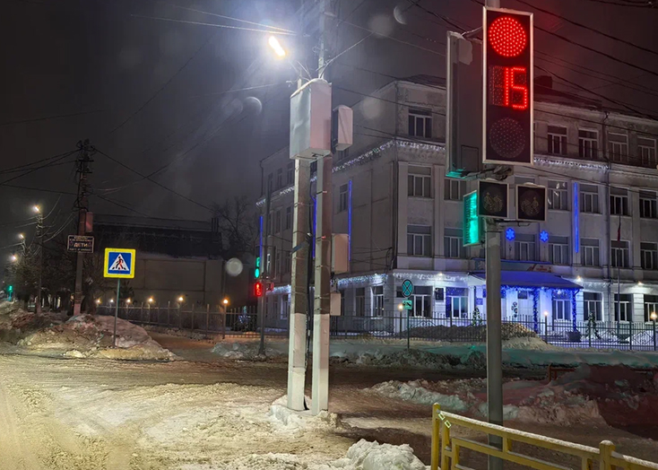 Жители Вольска попросили разобраться с «сиськой» в лицее