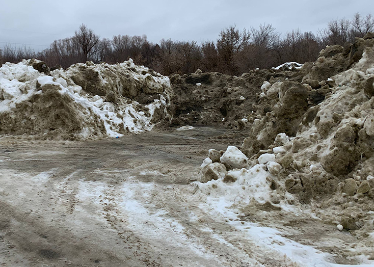 Жители Вольска боятся потопа от вывезенного с улиц снега